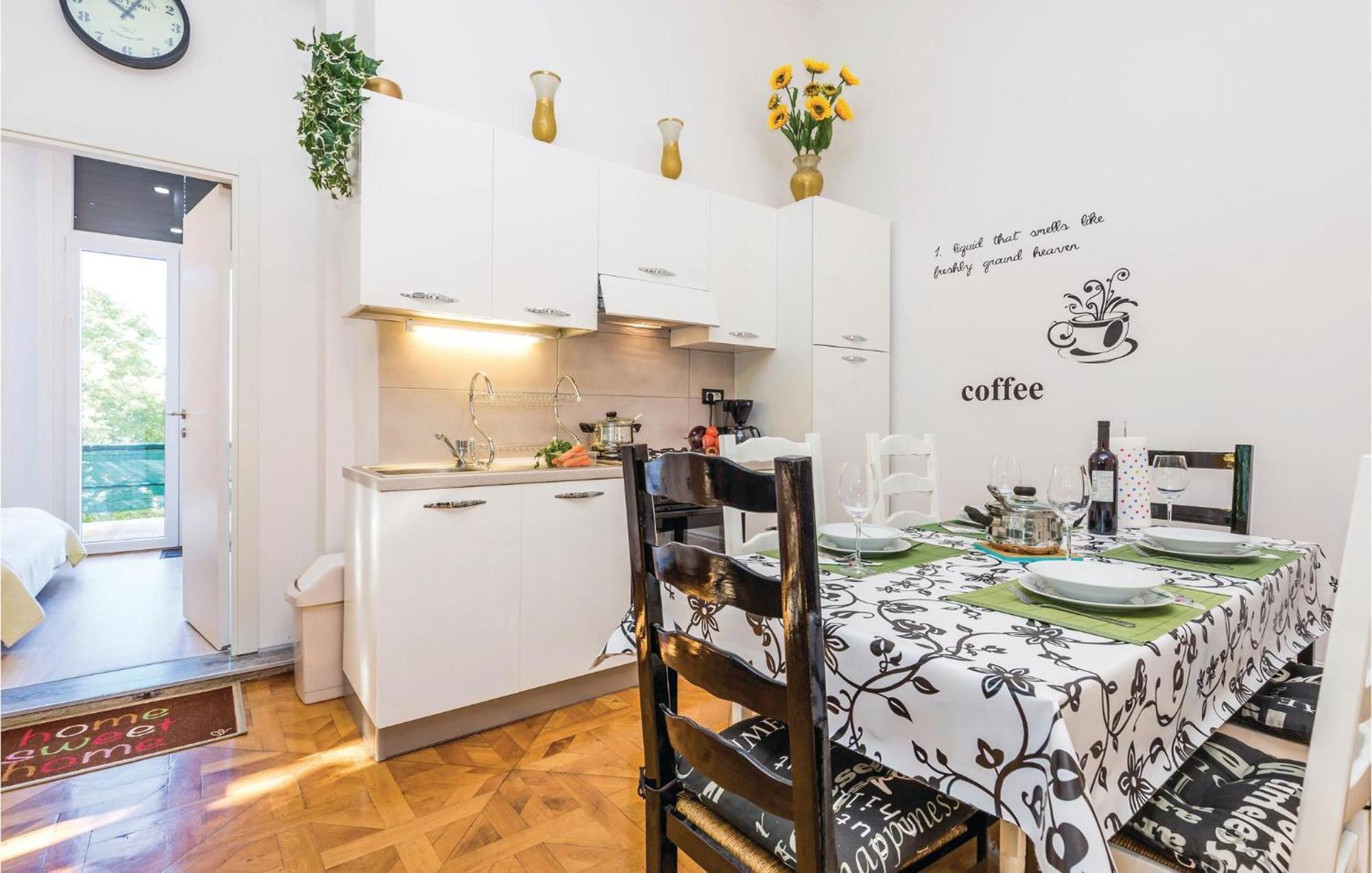 Amazing Apartment In Rijeka With Wifi Extérieur photo