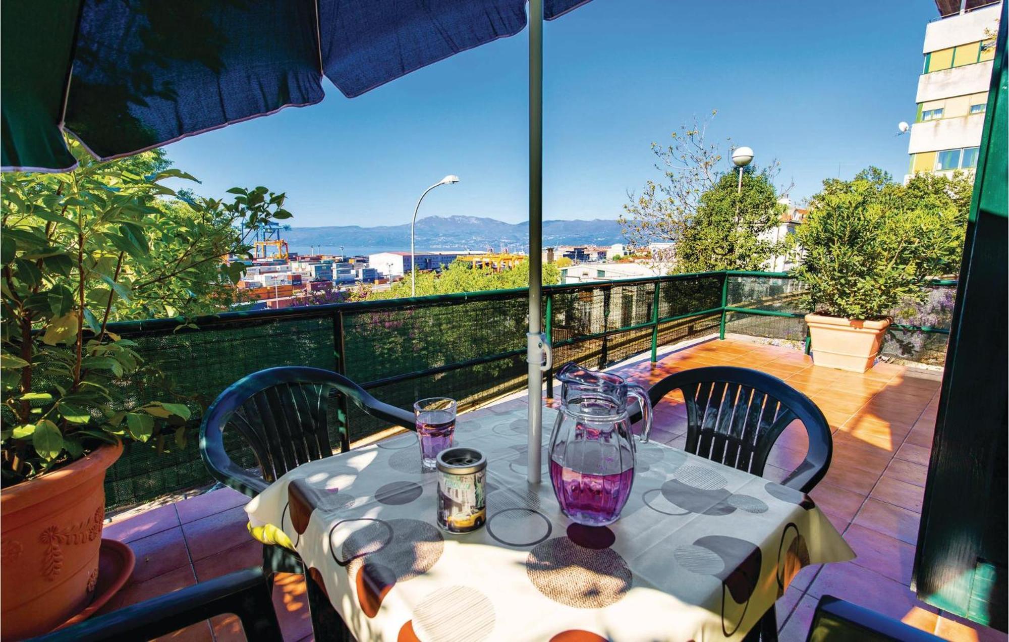 Amazing Apartment In Rijeka With Wifi Extérieur photo