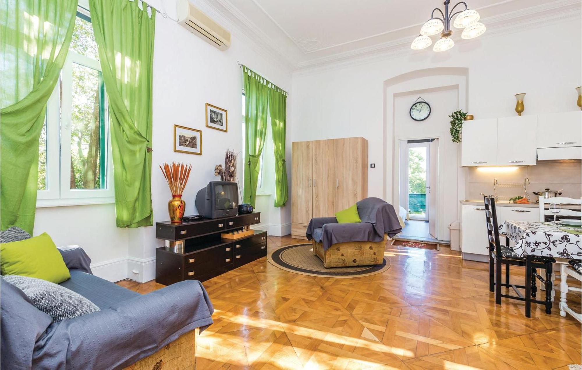 Amazing Apartment In Rijeka With Wifi Extérieur photo